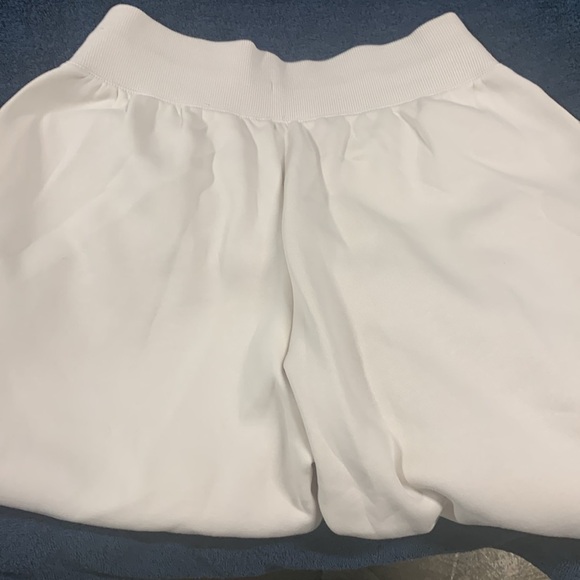 Nike - Picture 3 of 5